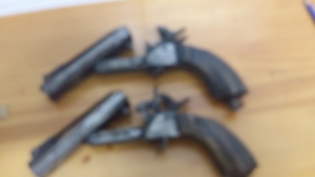 Hola alguien me podria dar informacion de esta pareja de pistolas con bayoneta,sobre su fecha,calibre 00