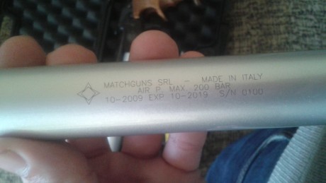 Se vende pistola de aire sin tocar la cacha tenia un poco de pasta de madera k salio sin problemas , regulable 10