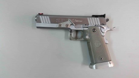 Hola , coloco de parte de un amigo el arma de su mujer Annu Vapannen . Se trata de un arma SPS , con escaso 01