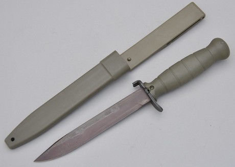 Hola, buenas. He comprado un nuevo cuchillo Glock y veo que los marcajes con el logo de la marca son distintos 31