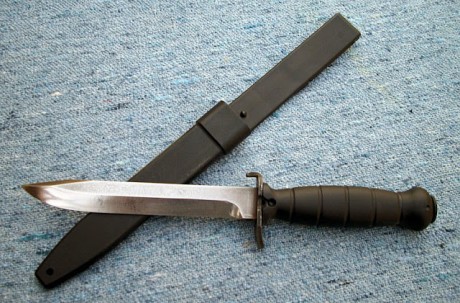 Hola, buenas. He comprado un nuevo cuchillo Glock y veo que los marcajes con el logo de la marca son distintos 30
