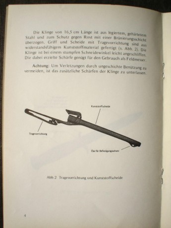 Traducción:

"El cuchillo de campo 78

Descripción
El cuchillo de campo 78 es un cuchillo multifunción. 12