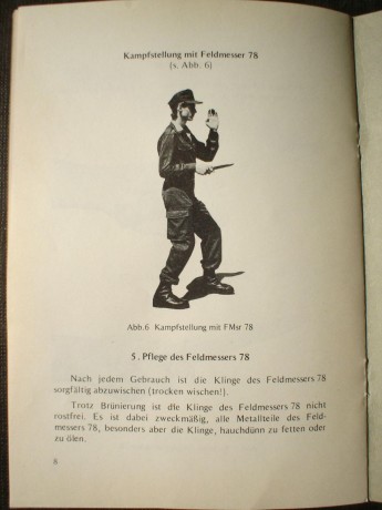 Traducción:

"El cuchillo de campo 78

Descripción
El cuchillo de campo 78 es un cuchillo multifunción. 20