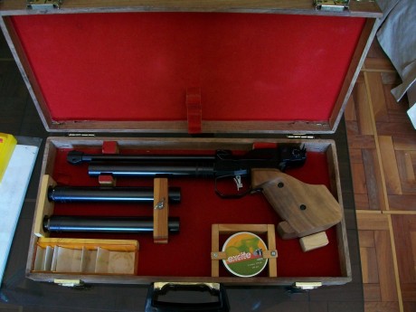 Vendo magnifica pistola de tiro de competición Feinwerkbau, Mod. 2, calibre 4,5/177,
con sistema de tiro 01