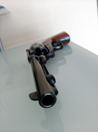 Por no usar y por no ser lo mío las armas cortas, ofrezco para intercambio mi  Uberti Cattleman en 45 00