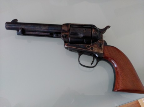 Por no usar y por no ser lo mío las armas cortas, ofrezco para intercambio mi  Uberti Cattleman en 45 10