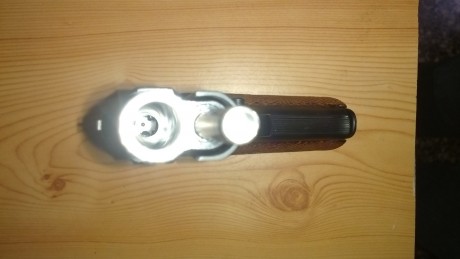 Vendo pistola Llama del 9 parabellum monohilera con solo un cargador.
Está en Alicante y su precio son 50