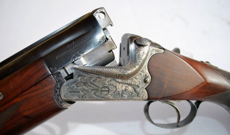 ¡Buenos días compañeros!
Un amigo vende por exceso de armas, esta impecable escopeta de caza superpuesta 10
