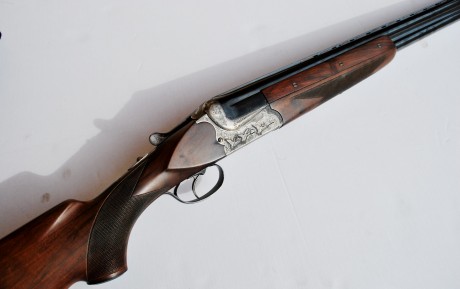 ¡Buenos días compañeros!
Un amigo vende por exceso de armas, esta impecable escopeta de caza superpuesta 20