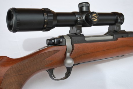 ¡Hola amigos!
Y por último, mi amigo también vende este impecable rifle de cerrojo, marca Ruger de caja 01