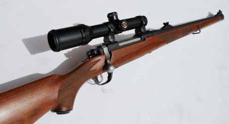 ¡Hola amigos!
Y por último, mi amigo también vende este impecable rifle de cerrojo, marca Ruger de caja 00