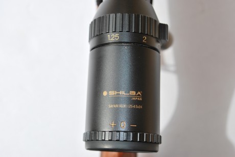 ¡Hola amigos!
Y por último, mi amigo también vende este impecable rifle de cerrojo, marca Ruger de caja 12