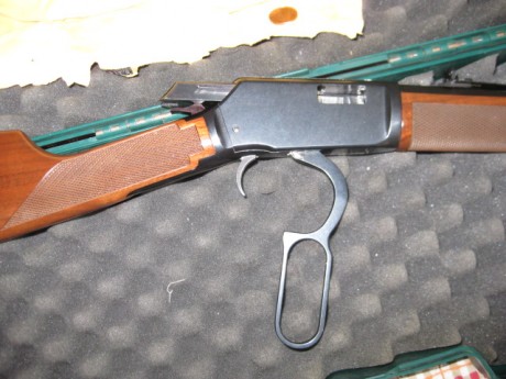 Vendo una carabina Winchester del calibre 22Lr autentica en muy buen estado, como se ve en las fotos puede 00