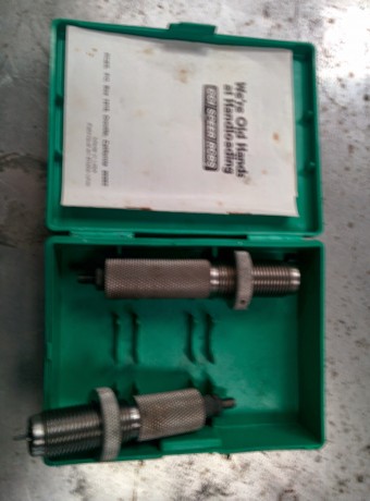 Son para 300wm y 7x64 Brenneke, me venían con la prensa que compre de segunda mano los vendo por 30€ cada 00