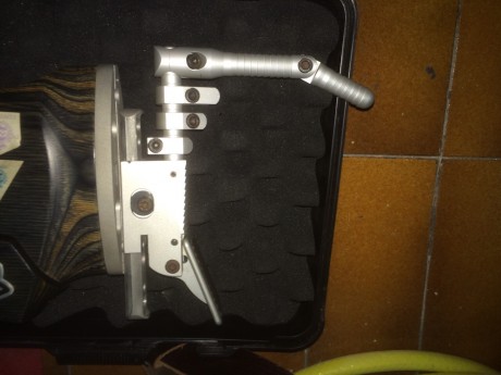  VENDIDA 
Un compañero me pide que le anuncie esta arma.
Se trata de una walther kk200s 22lr por no usar.
Podéis 01