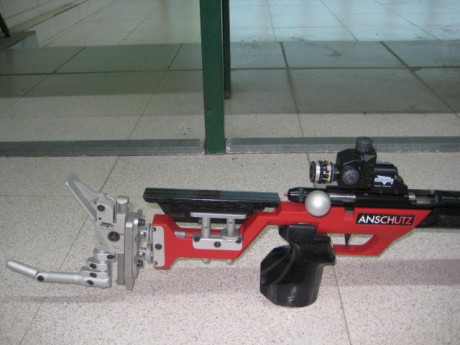 Hola, un amigo vende carabina Anchutz Match mod. 1913, con polarizador, bipode y seta.
Precio 1.600 más 02
