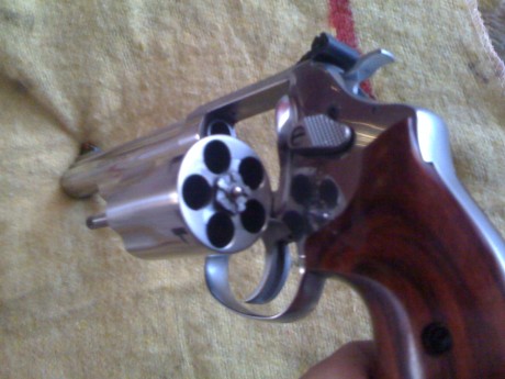 Vendo revolver S&W Modelo 60-18 cal 357 Magnun, o 38 WC, con tambor de 5, cachas originales de madera 01