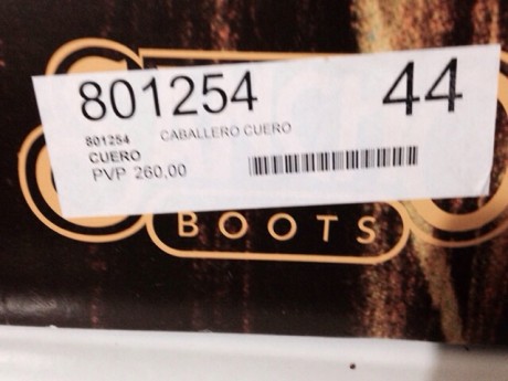 Hola

Botas Cowboy piel de serpiente talla 44
Puestas 3 veces
Están perfectas

Precio 100,-€ portes incluidos 01