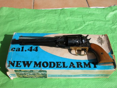 Vendo revolver Santa Barbara New Model Army Modelo II, Cal.44
Magnifico revolver y en muy buen estado, 00