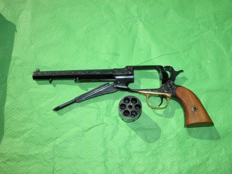 Vendo revolver Santa Barbara New Model Army Modelo II, Cal.44
Magnifico revolver y en muy buen estado, 10
