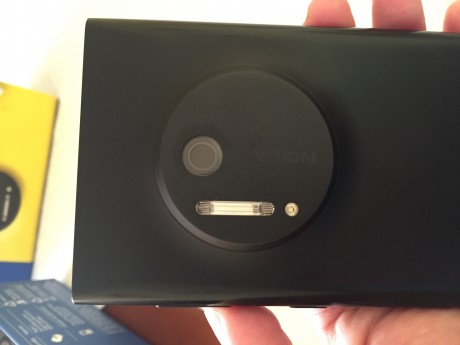 Se vende NOKIA LUMIA 1020, cámara 40 megapixels.
Es LIBRE y tiene menos de diez meses. Factura de compra.
Acompaña 01