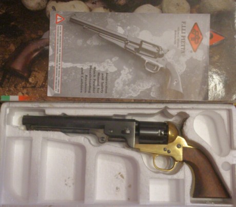 Vendo revólver de la marca italiana Pietta del calibre 36 en su caja original.

Precio: 100 euros.

El 00