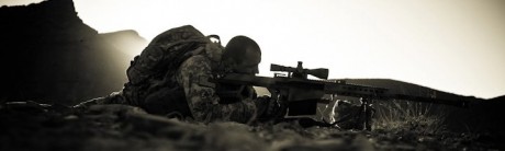 Hola a todos.

	
 POSTURA DE TIRO TENDIDO 

https://kilermt.com/postura-de-tiro-tendido/

Un saludo.

 02