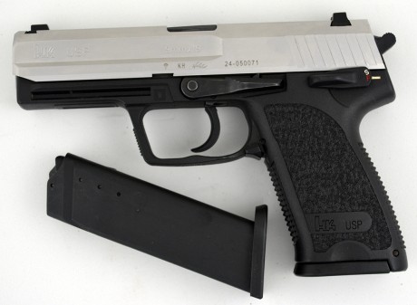 Hola vendo pistola checa CZ 122 SORT 6", calibre .22 LR, capacidad 10+1, 2 cargadores, el arma es 100