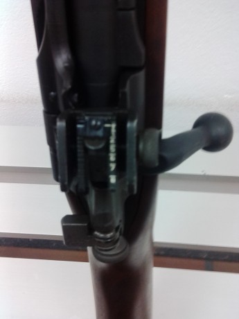 Un compañero pone a la venta este rifle fabricado por REMIGTON  en 1943 estado impecable , disparador 00