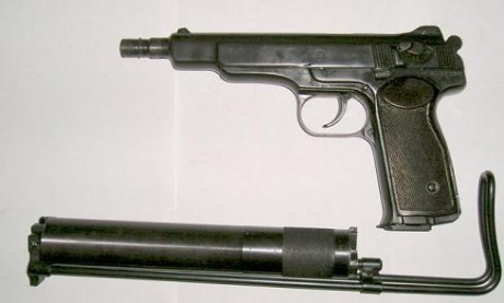 Hola, quería saber que pistolas son las de la foto de la terrosita rusa del metro y de su novio. 20