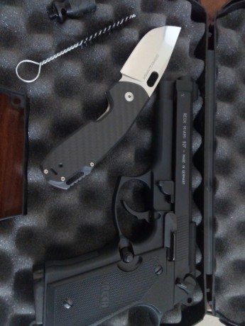 Muy buenas señores, mi pregunta para los expertos en esta pistola.Tengo vista en Topgun armeria unas cachas 00