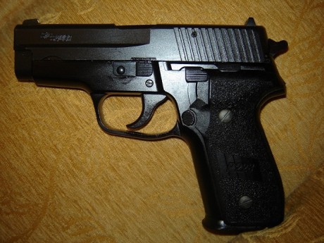 Buenas a todos :
   Vendo una magnífica Sig Sauer P228 de las hechas en Alemania. En estado impecable, 01