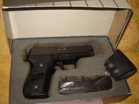Buenas a todos :
   Vendo una magnífica Sig Sauer P228 de las hechas en Alemania. En estado impecable, 00