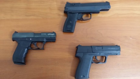 Hola de nuevo.

Vendida la CP99, quedan las otras dos.

Pongo a la venta este dúo de pistolas de 4,5. 02