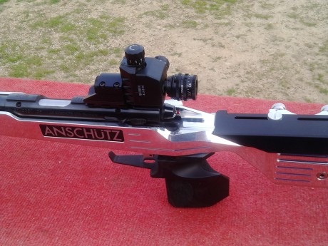 Un compañero me pide que ponga a la venta esta Carabina ANSCHUTZ 1913 SUPER MATCH , guiada hace seis meses,dispone 01