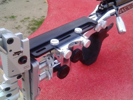 Un compañero me pide que ponga a la venta esta Carabina ANSCHUTZ 1913 SUPER MATCH , guiada hace seis meses,dispone 11