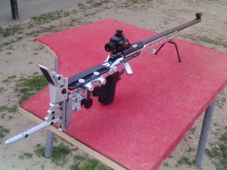 Un compañero me pide que ponga a la venta esta Carabina ANSCHUTZ 1913 SUPER MATCH , guiada hace seis meses,dispone 10