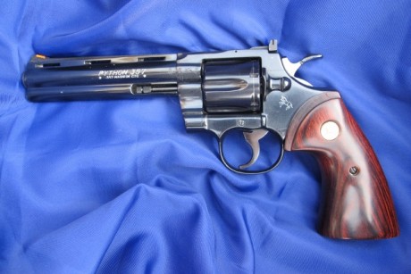 Resevado a FSANJURJO magnífico Colt Python, cal. .357 / .38 Spcl., de 6" en acabado pavón brillante 02