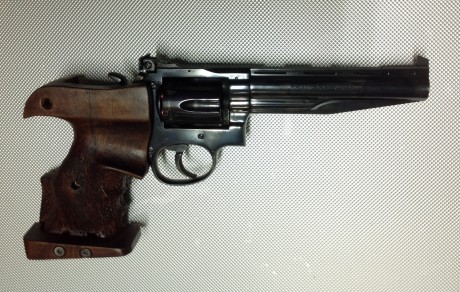 Vendo revólver Llama olimpic de calibre 38  muy cuidado y en perfecto estado.

Edito el mensaje y añado 01