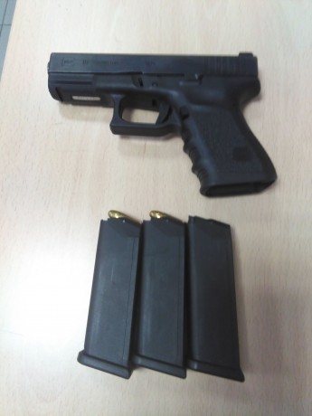 Vendo Glock 19 G3, con algunas mejoras, todas originales Glock; disparador, miras, extractor del cargador 02