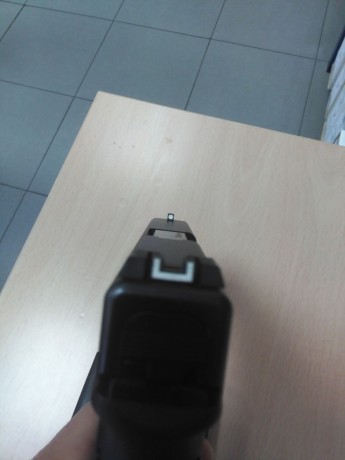 Vendo Glock 19 G3, con algunas mejoras, todas originales Glock; disparador, miras, extractor del cargador 01