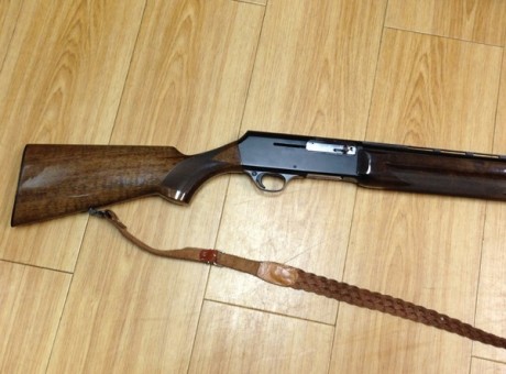 Un amigo vende esta escopeta telefono de contacto 630013999
vendo escopeta browning 2000 con muy poco 02