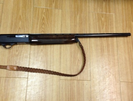 Un amigo vende esta escopeta telefono de contacto 630013999
vendo escopeta browning 2000 con muy poco 01