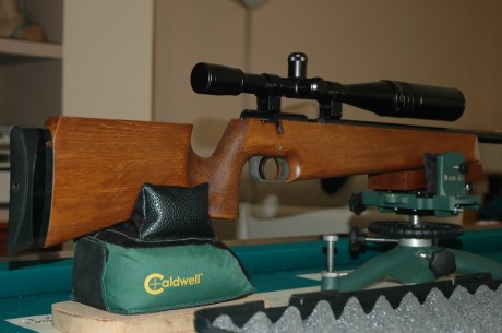 Por necesidades de espacio en mi armero, vendo esta estupenda y muy bien conservada carabina match, ideal 02