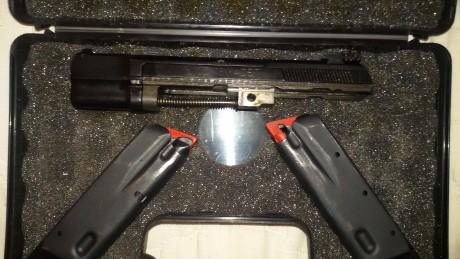 Hola compañeros.
Pongo en venta un kit del calibre 22 lr para la pistola cz 75 b, desconozco si es válido 00