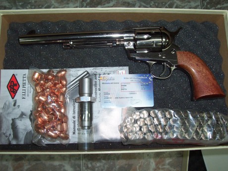 PIETTA - niquel, muy poco uso.
Recalibrador para puntas (.451).
Dies LEE de recarga.
50 Puntas cobreadas.
50 41