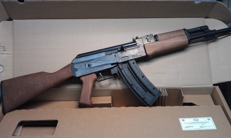 Se vende carabina alemana GSG-47 del Calibre 22LR, el arma se encuentra en su caja original con un cargador 01