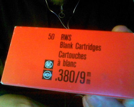 hola, tengo una caja de RWS 380rk , es roja , tiene unos 18 años y quiero saver si es de polvora negra 02