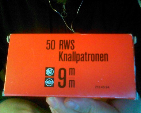 hola, tengo una caja de RWS 380rk , es roja , tiene unos 18 años y quiero saver si es de polvora negra 01