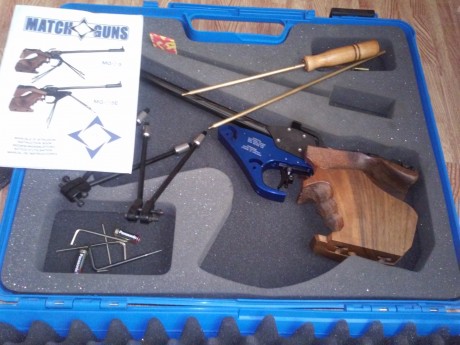 vendo pistola libre mg5E en perfectas condiciones talla de la empuñadura S sin retocar,(es casi una M) 02
